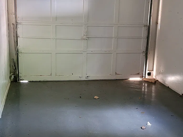 Garage w remote