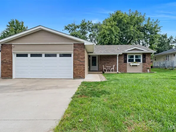 104 Meadow Ln N, Columbia, IL 62236