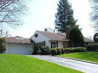 84 Parkview Dr, Albertson, NY 11507