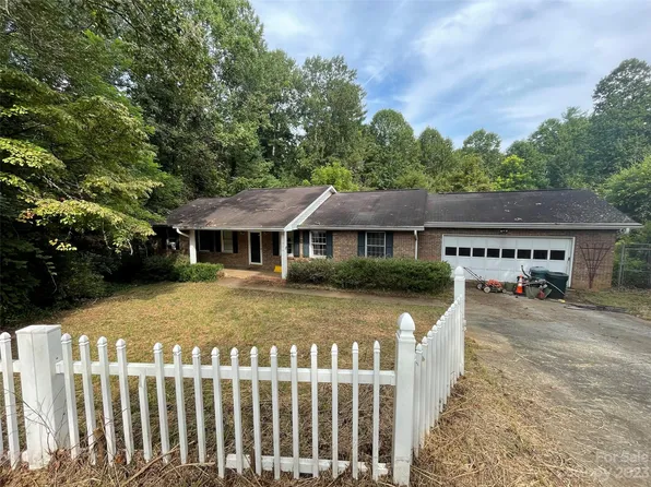 316 Tree Haven Blvd, Hendersonville, NC 28791