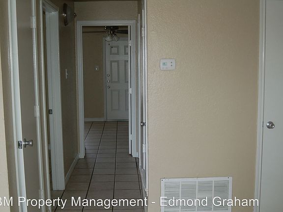 3rd image of 310 Kings Way Dr APT B
