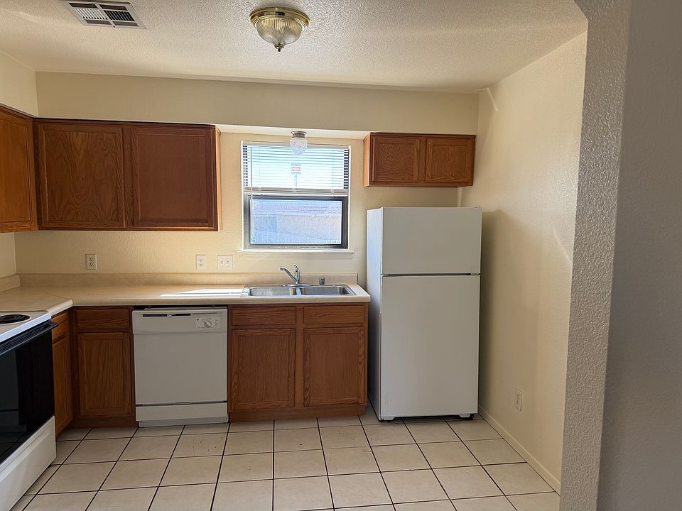 1st image of 228 Desert Rose Ct APT 3