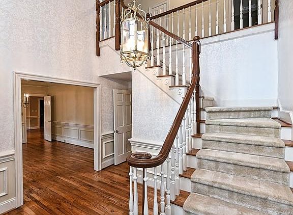 3rd image of 3608 Castellaine Dr