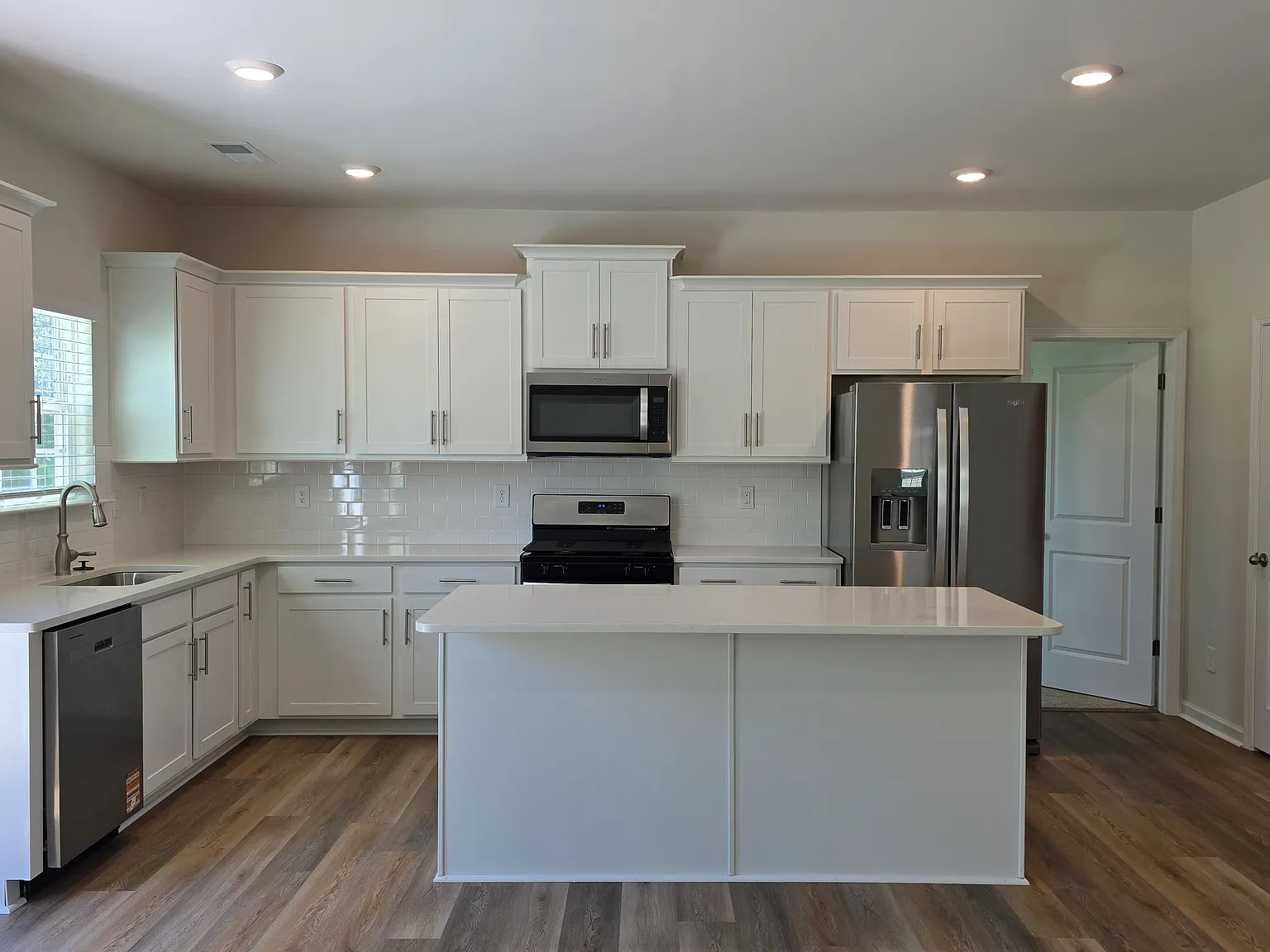 4 bed, 2546 sqft, $2,600 — Photo 2