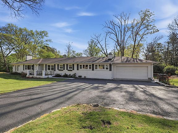 2nd image of 1217 Peter Pan Rd