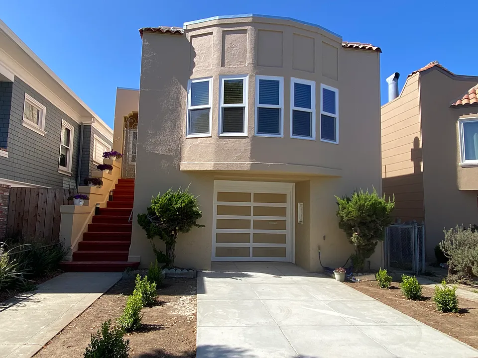 330 Capistrano Ave
