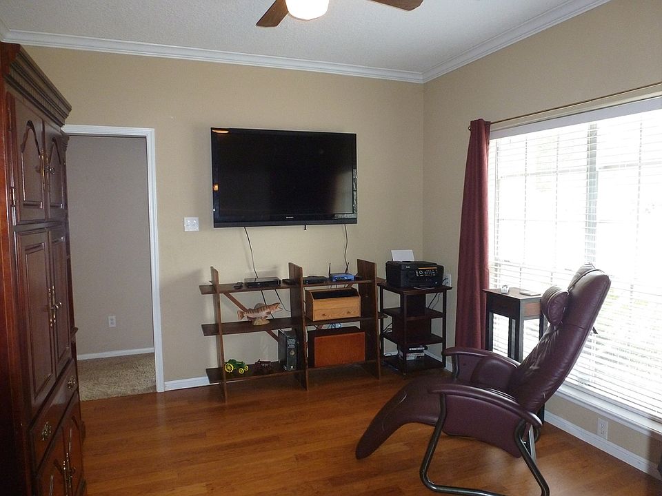 1st image of 115 Twin Creek Cir