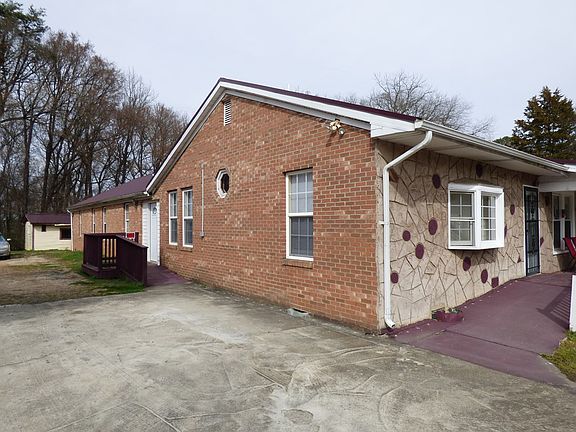 2nd image of 1046 Memorial Dr