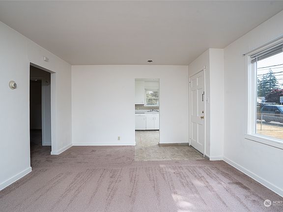 5th image of 1008 S Hawthorne Street