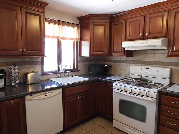 3rd image of 50 Cypress Ave