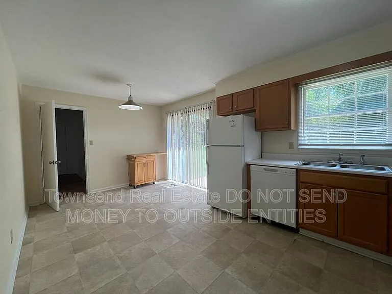 2213 Stanton St — Photo 4