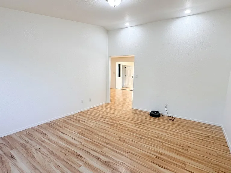 720 S Fontana — Photo 6