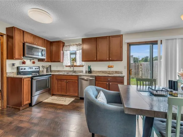 10215 W 86th Ter, Overland Park, KS 66212