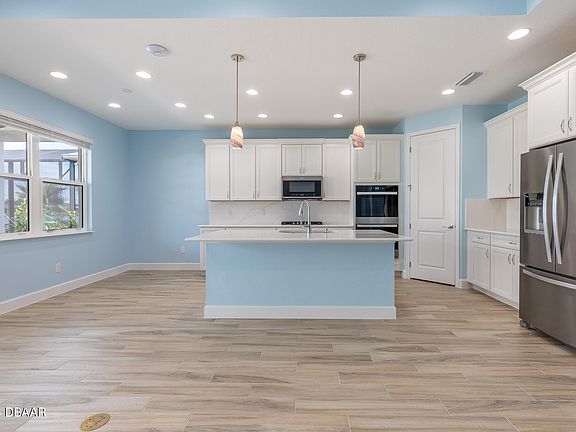 3rd image of 740 Chill St