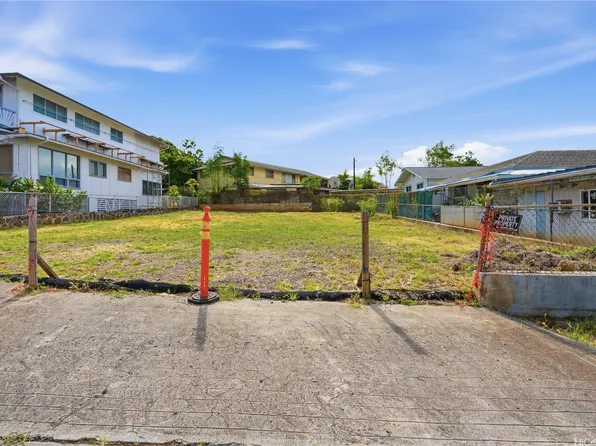 94-291 Kahuawai St, Waipahu, HI 96797