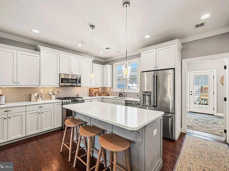 625 W Mulberry St — Photo 13