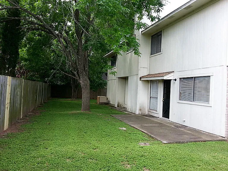1907 Liberty Point Ln — Photo 26