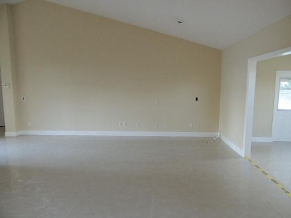 4th image of 598 SW Nadell Ave