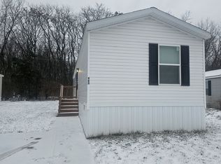 463 Apple St, Westland, MI 48186