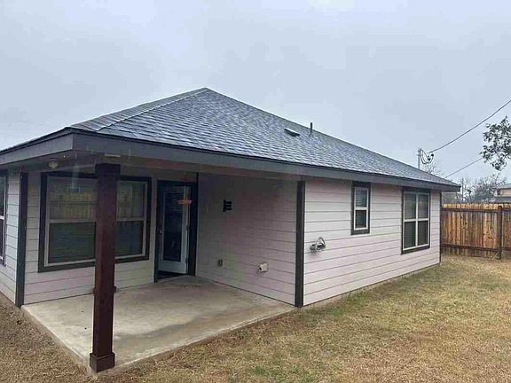 4th image of 655 Oak Ln