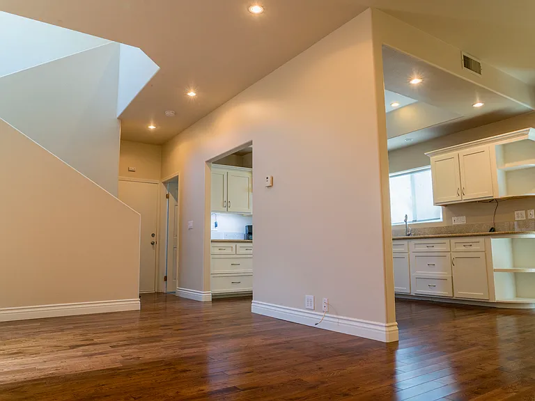 529 S Bandini St — Photo 12