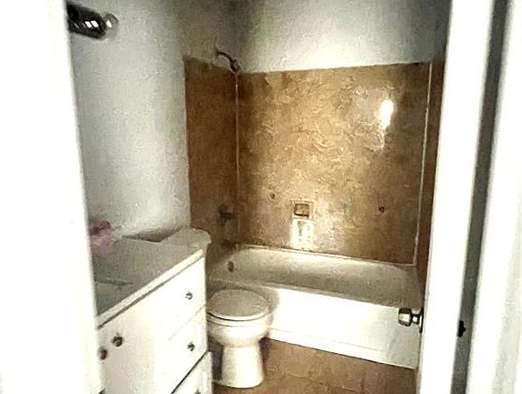 5th image of 5165 Bayouview Ct
