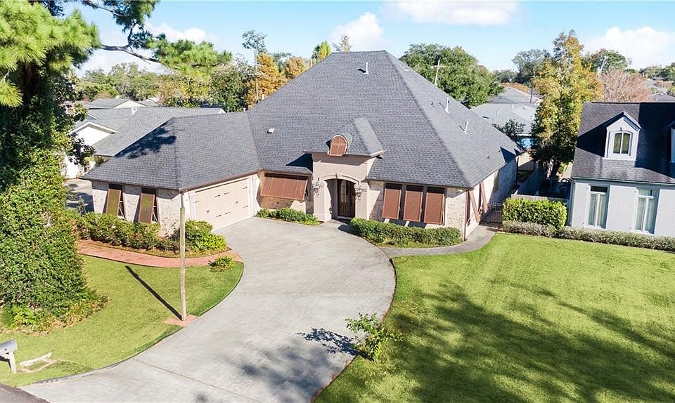 1st image of 131 Colonial Club Dr