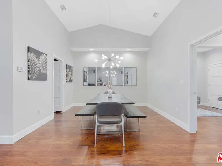 5907 Jumilla Ave — Photo 21