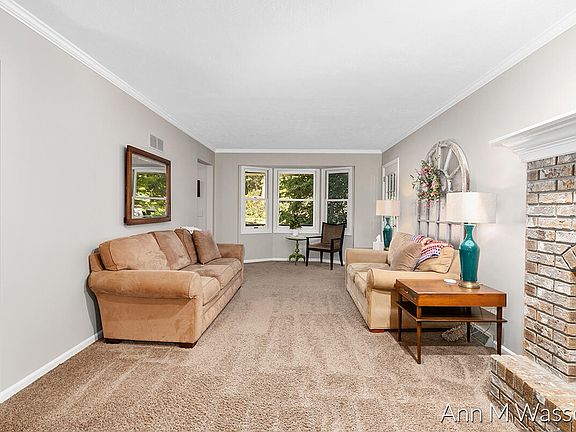 5th image of 1930 Camrose Ct SW