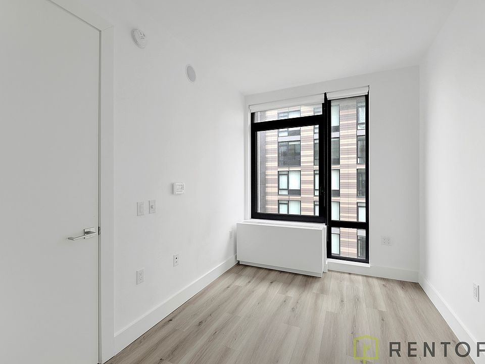 1st image of 224 E 135th St #704S