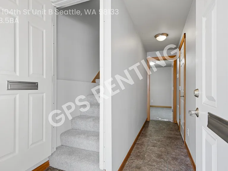 118 N 104th St #B — Photo 3