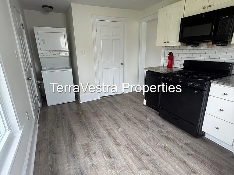 130-132 W McNeal St — Photo 2