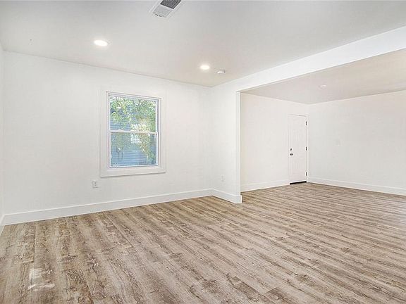 4th image of 1317 Redford Dr SE