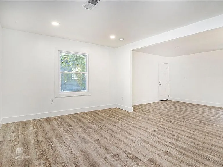 1317 Redford Dr SE — Photo 3