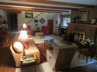 1550 Forest Hills Rd, Lincoln, IL 62656