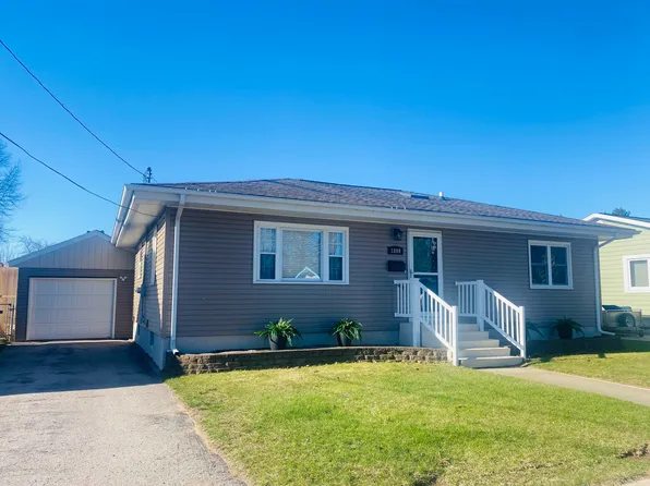 1809 29th Ave, Menominee, MI 49858