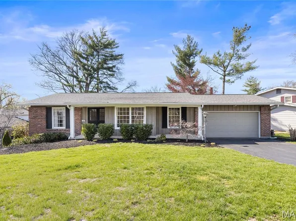 313 Providence Rd, Ballwin, MO 63011