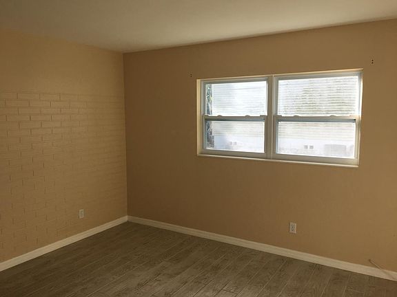 2nd image of 5037 Queen St N
