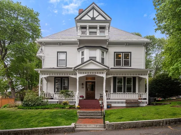 14 Center St APT 3, Watertown, MA 02472