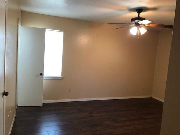 5th image of 301 Evelyn Dr