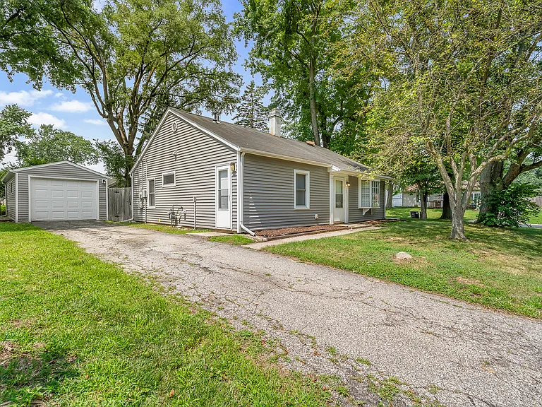 2360 Arrow St — Photo 32