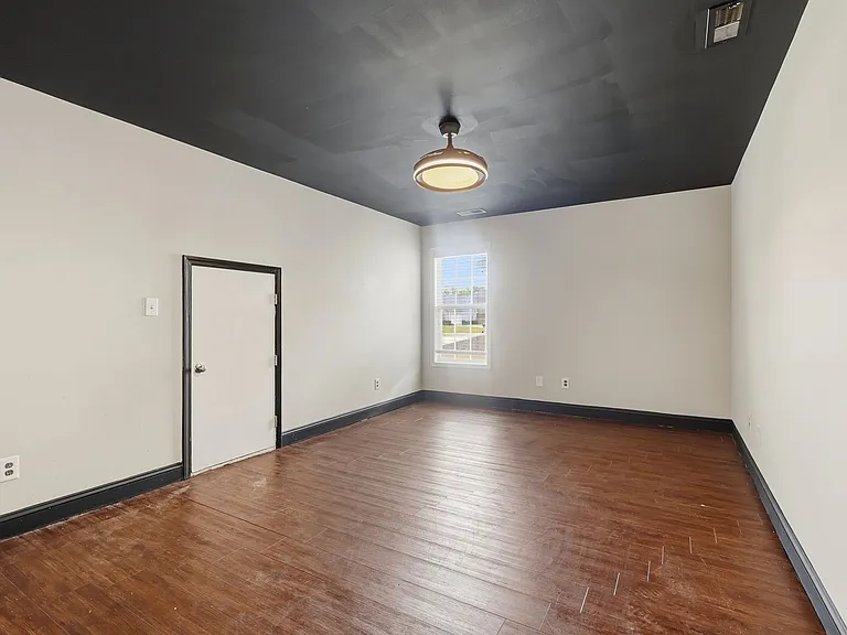 1541 Gallant Fox Ct — Photo 43