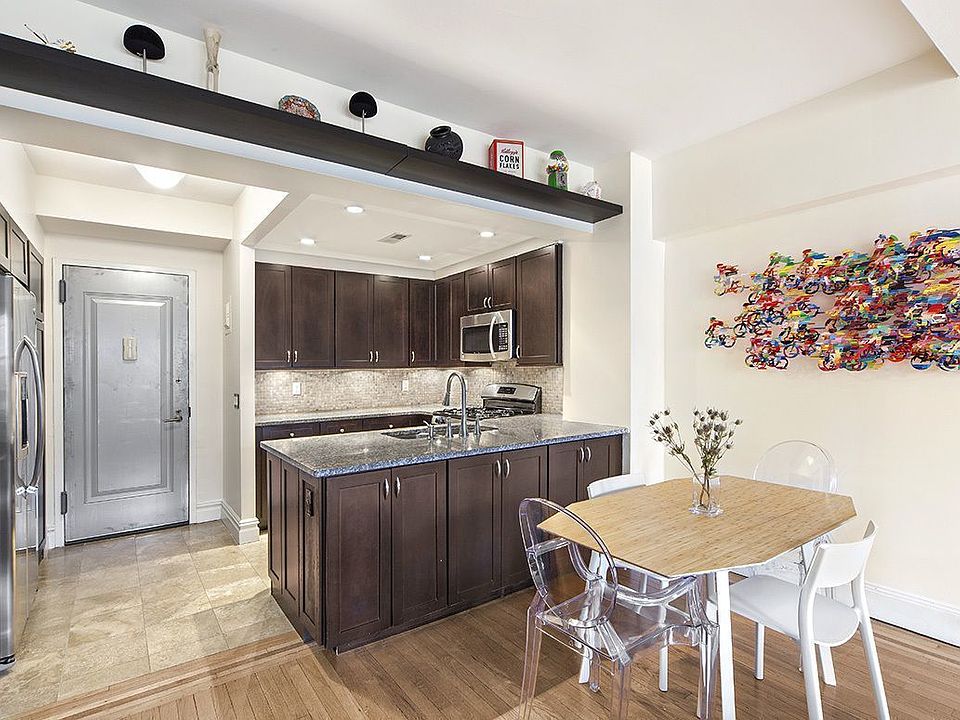 2nd image of 34 W 72nd St #162