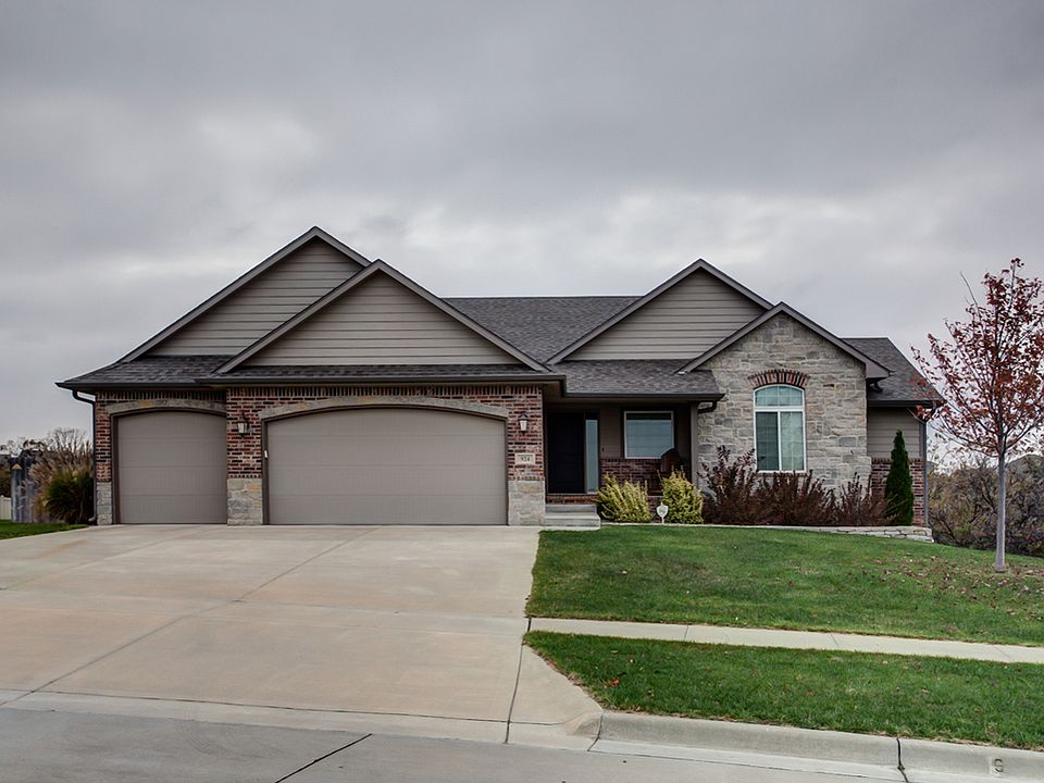 1st image of 924 Laussac Dr
