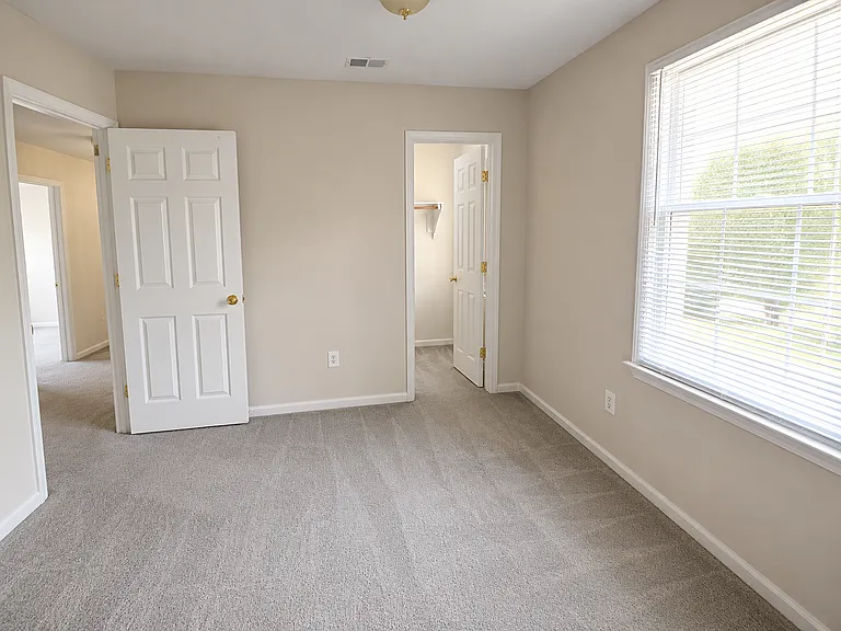 29 Palace Ln — Photo 10