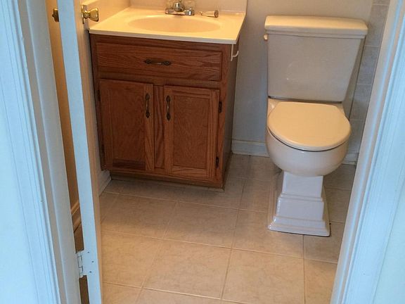 4th image of 100 Royal Oak Dr APT A