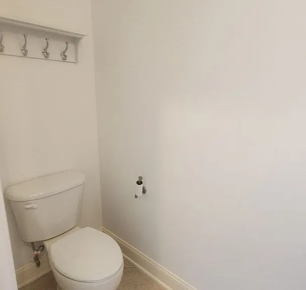 654 South Loop Pkwy — Photo 13