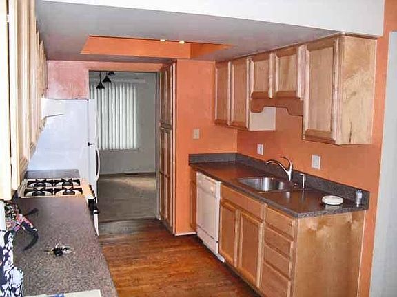 4th image of 3589 Burbank Dr
