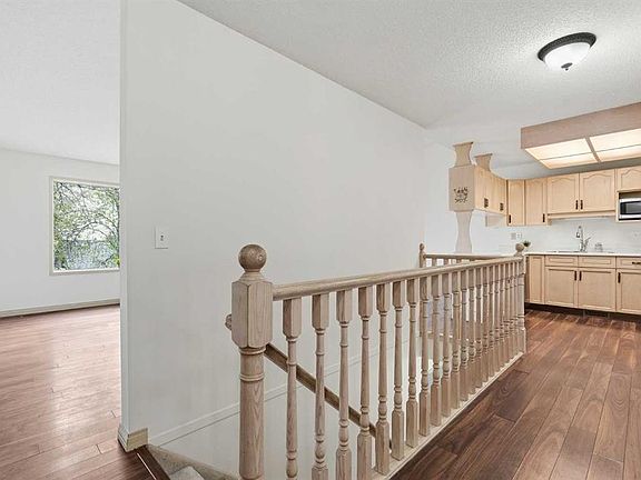 5th image of 29 N Edenwold Grn NW