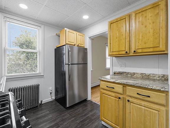 5th image of 32 Gardner Ave #201